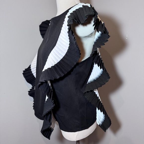 FAB’RIK Sleeveless Ruffle Accent Blouse BLACK-WHITE / SMALL - Picture 6 of 12